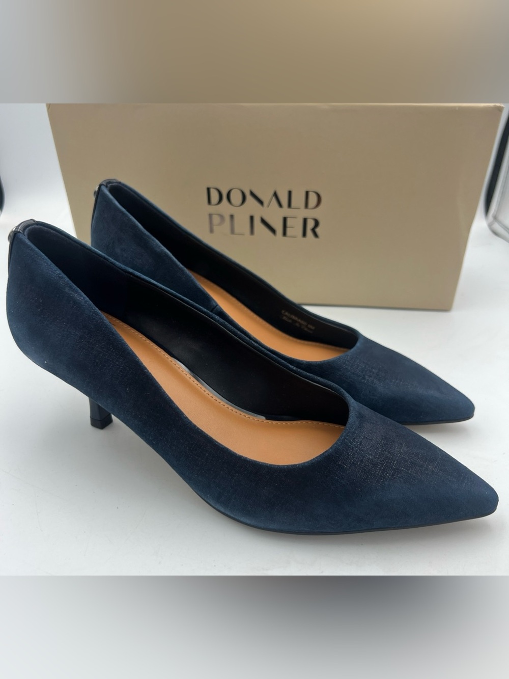 Donald Pliner Women's Calibra Kitten Heel Pump Navy Size 6 NEW w/Box